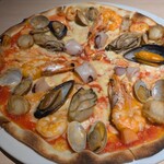 イタリア料理BAMBU - シーフードのピザ