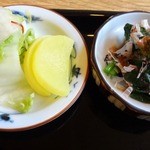 手もみそば 長壽庵 - お浸し、漬物も美味し☆