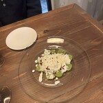 aux - 季節のフルーツとブラータチーズのサラダ仕立て