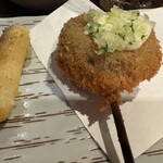 むさし - モッツァレラチーズとしいたけのえびミンチ詰めの串揚げ