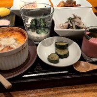 春秋ユラリ 恵比寿 - 野菜膳：手前の色々ＵＰ