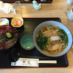 食事処新道 - うどんと2色丼のBランチ1080円也
            美味しかった。また寄らせてもらいます。