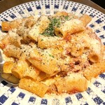 ビストロ  TOMO - 岩中豚のラグーソースのリガトーニ