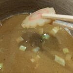 麺屋 いおり - ナルトやネギも入ってます。