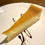 ビストロ  TOMO - ベイクドチーズケーキ