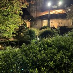 SHOTOEN - お店に入るまでのお庭