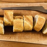 TOAST - プチバゲットを切り分けて