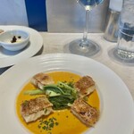 赤白 ブラッスリー - メインは鱗パリパリのお魚のソテー！ソースも余すことなく頂きました！