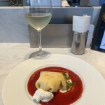 赤白 ブラッスリー - クレープ包みの前菜です♪オシャレ〜