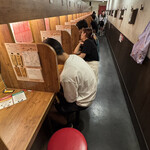 一蘭 那覇国際通り店 - 仕切られた空間。人それぞれの“一杯の世界”