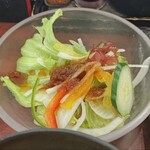 回鮮 まぐろ亭 - 口直しにいいサラダ！