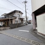 THE BURGER HEARTS - 駐車場はここを入ります