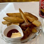 THE BURGER HEARTS - ウエッジカットポテト650円