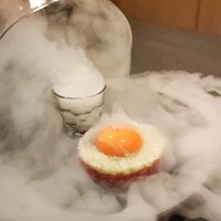 しゃぶしゃぶ 吟半 お台場店 - ユッケ ドライアイスもくもく～