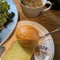 やさいの王様 用賀店 - パンとスープ