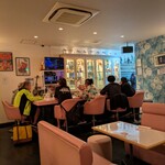 花あかり ２号店 - かなり広い店内なので大人数の予約もOK