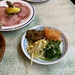 李朝園 - タン塩1,890円、ナムル560円