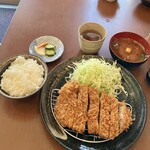 いし井 - 料理写真:特選ロースかつ定食1,700円