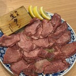 焼肉ホルモン ざくろ - 料理写真:熟成 生タン 3人前