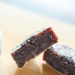 榮太樓總本鋪 - "金鍔（きんつば）"、斷面（きりくち）