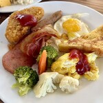 SKYLIGHT RESTAURANT - アメリカン料理コーナーより