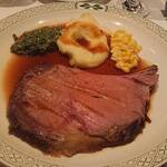 ロウリーズ・ザ・プライムリブ 恵比寿ガーデンプレイス店 - 大きなお肉。柔らかい。