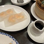 萬珍樓點心舗 - エビキシメン包。いわゆる腸粉。タレがめんつゆ風で個人的には次回は頼まないと思います