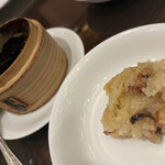 萬珍樓點心舗 - 鶏肉の蓮の葉巻きチマキ。超美味