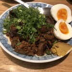 広島お好み焼 鉄板焼 一閃 - 牛すじと牛タンの煮込み（税込 600円）量もしっかりあります