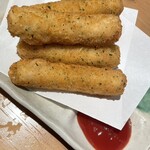 大衆酒場 天神大ホール 西宮北口店 - モッツァレラチーズスティックうまし！