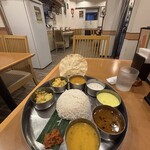 カレーリーブス カフェ＆レストラン - 