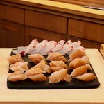 鮨 しゅん輔 - ツマミの真鯛とカジキマグロが揃いました