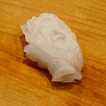 鮨 しゅん輔 - 水だこです。酢橘の搾り汁でいただきます