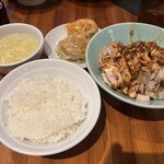 ちょもらんま酒場 八重洲地下街店 - ランチ担々麺セット　¥1,200