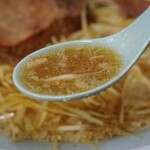 ラーメンショップ 金田亭 - スープ！黄金色✨旨味たっぷり！