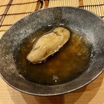 鮨 しゅん輔 - 大船渡の蒸し牡蠣。葛餡に浮かびます