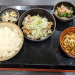 ゆで太郎 - 料理写真:もつ煮定食(並)¥850