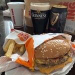 バーガーキング 西田辺駅前店 - ダブルビーフ インフェルノバーガーとギネス