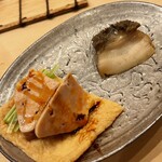 鮨 しゅん輔 - 定番の鮑と鮟肝のお稲荷