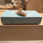 恵比寿 鮨 はつめ - 天然ヒラメ 握り