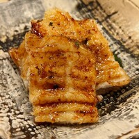 鮨 しゅん輔 阿佐ヶ谷 - 対馬の穴子の付け焼き。皮はパリッパリで身はフックラ