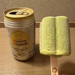 セブンイレブン - ドリンク写真:丸永製菓 PREMIUM八女抹茶あいすまんじゅう、サントリー角ハイボール缶