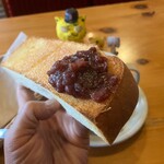 コメダ珈琲店 - 小倉トースト、にゅ〜〜ん！
