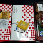 ほっともっと - 料理写真:温玉付きW旨だれ焼鳥つくね重(1120円税込)、16コ入りチキンセット(1320円税込)