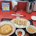 餃子の王将 - 料理写真:びっくり仰天セット　後から餃子1皿が追加提供されます