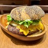 クア・アイナ - 厚切りチーズベーコンバーガー、カイザーロール、パティサイズアップ
