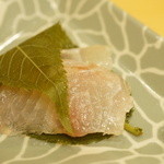 鮨 いとう - 鯛の桜の葉巻き