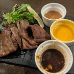 ステーキ&チーズ酒場 レッドコング - 