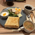 cafe 香乃や - 厚切りトーストとコーヒー、発酵バター