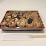 おいなり食堂 - ◯おためしいなりセット¥1,580
…持ち帰りを失敗して…
具材が偏ってしまったのに気づかず撮影…(^◇^;)苦笑w